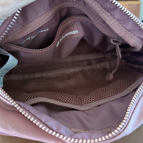 lululemon Women's Everywhere Crossbody Bag 2L Rose Gold Hardware Spiced Chai - Picture 3 of 7